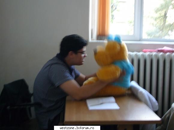 edi isi cearta colegul de banca at school poze funny :)):))